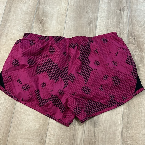 Size medium Nike dri fit running shorts - Picture 3 of 4